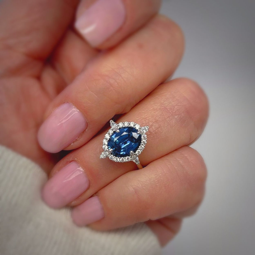 A Guide to Halo-Setting Engagement Rings