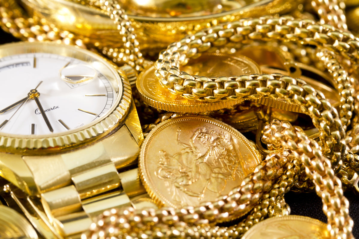 The Right Way to Clean Gold Jewelry – Bostonian Jewelers